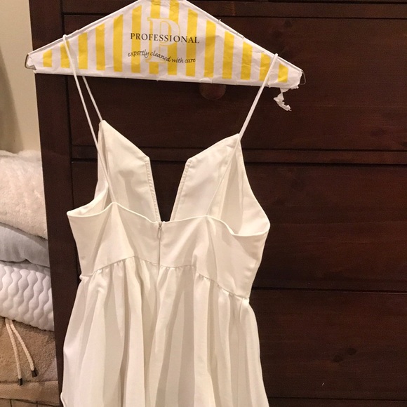 White Tobi top size small never worn - Picture 3 of 4
